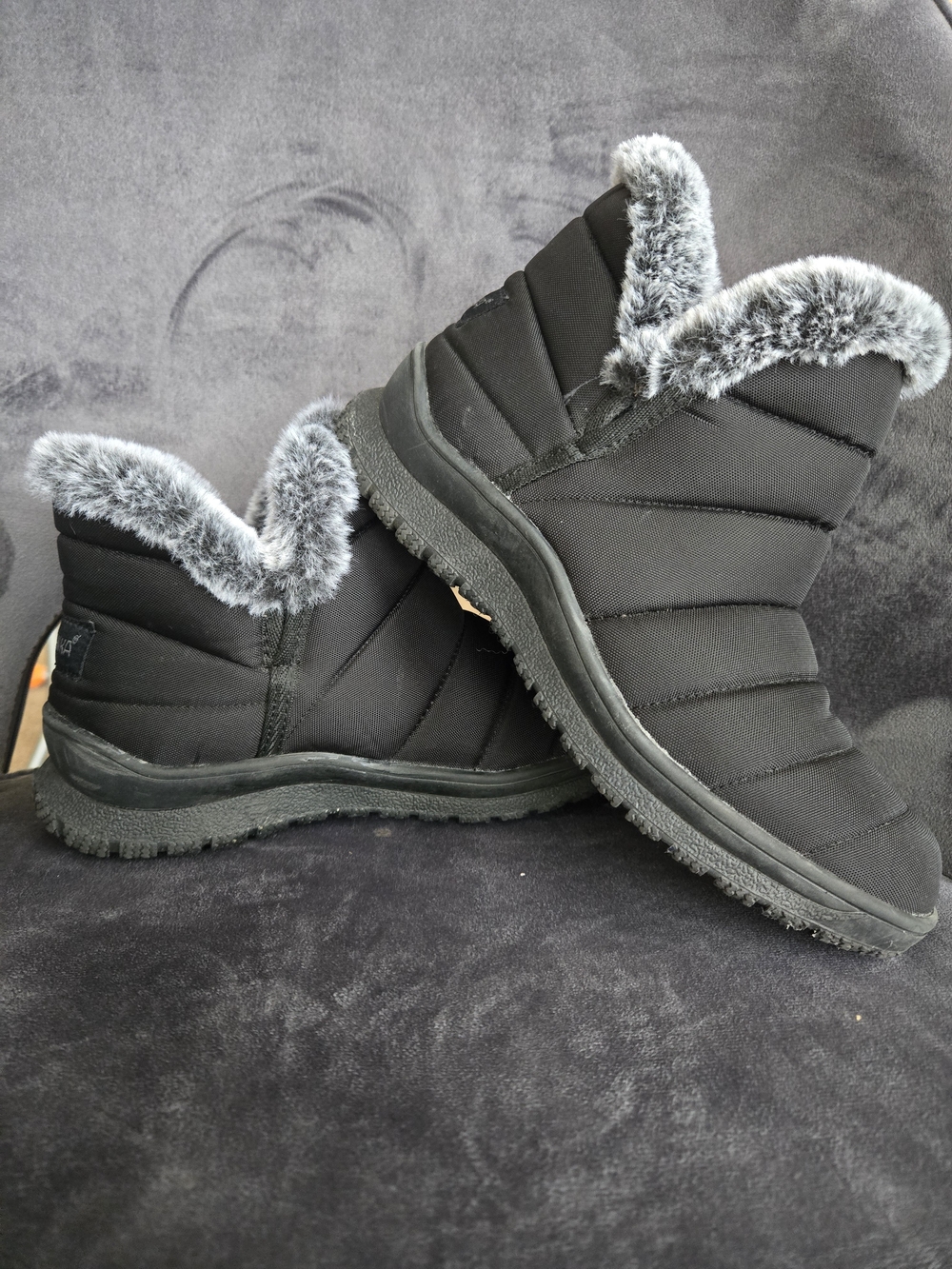 Minnetonka Black Quilted Ankle Boots with Gray Faux Fur Trim